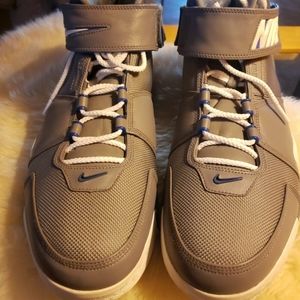 Nike size 18 LeBRONE Shoe